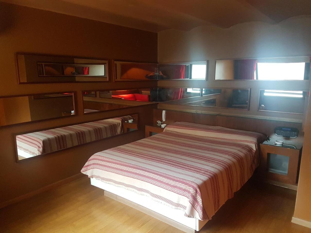 Uman Hotel -Motel- (Adults Only) Буенос Айрес Екстериор снимка